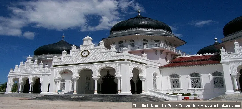 Wisata Masjid Jami Baiturrahim yang menawan