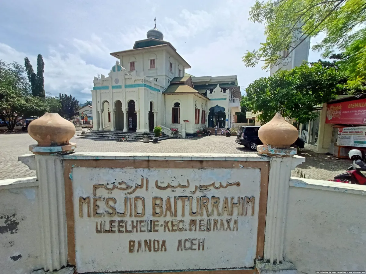 wisata Masjid Jami Baiturrahim bersejarah.