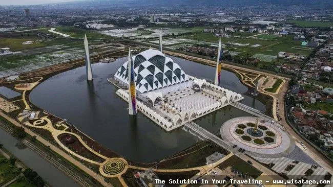 Wisata Masjid Raya Bandung yang indah