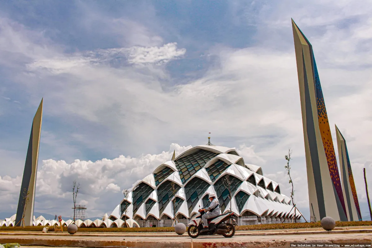 wisata Masjid Raya Bandung, arsitektur megah