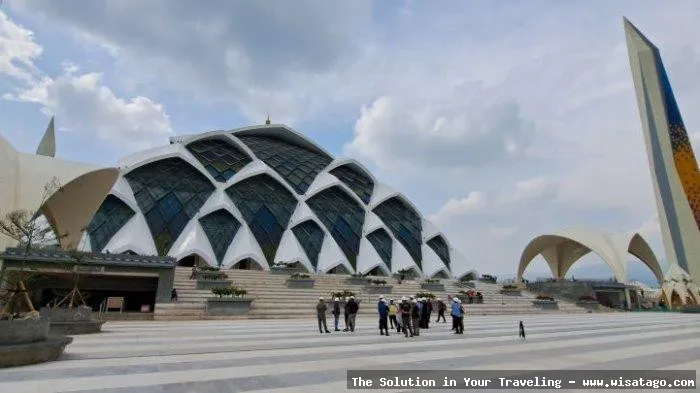 Wisata Masjid Raya Bandung yang indah