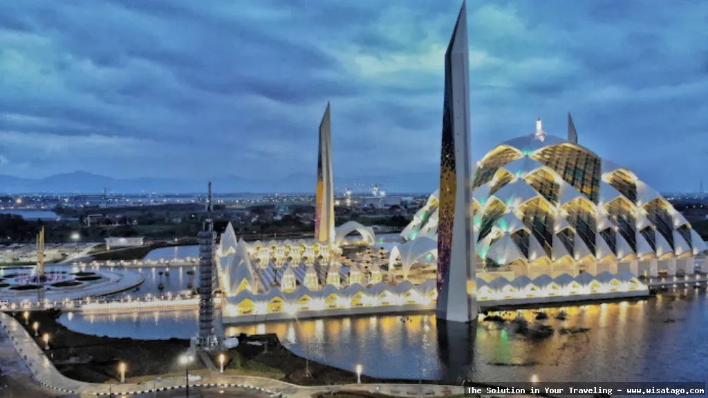 Wisata Masjid Raya Bandung yang indah