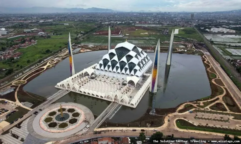 Wisata Masjid Raya Bandung yang indah