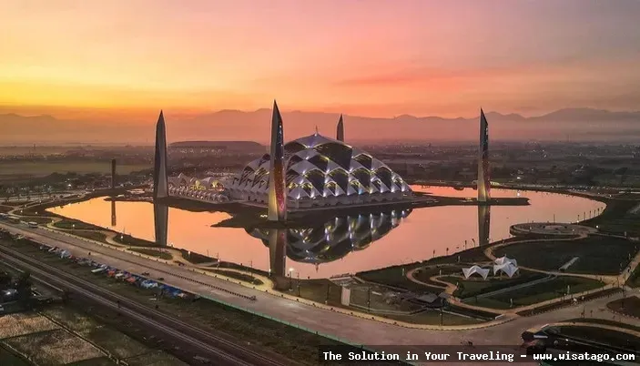 wisata Masjid Raya Bandung yang indah