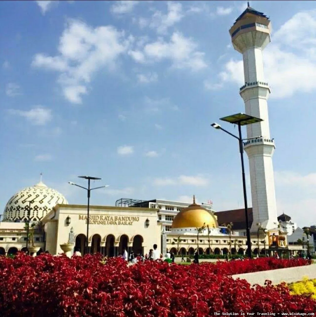 wisata Masjid Raya Bandung yang indah