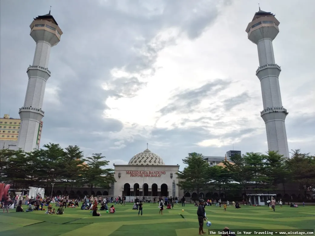 wisata Masjid Raya Bandung yang indah