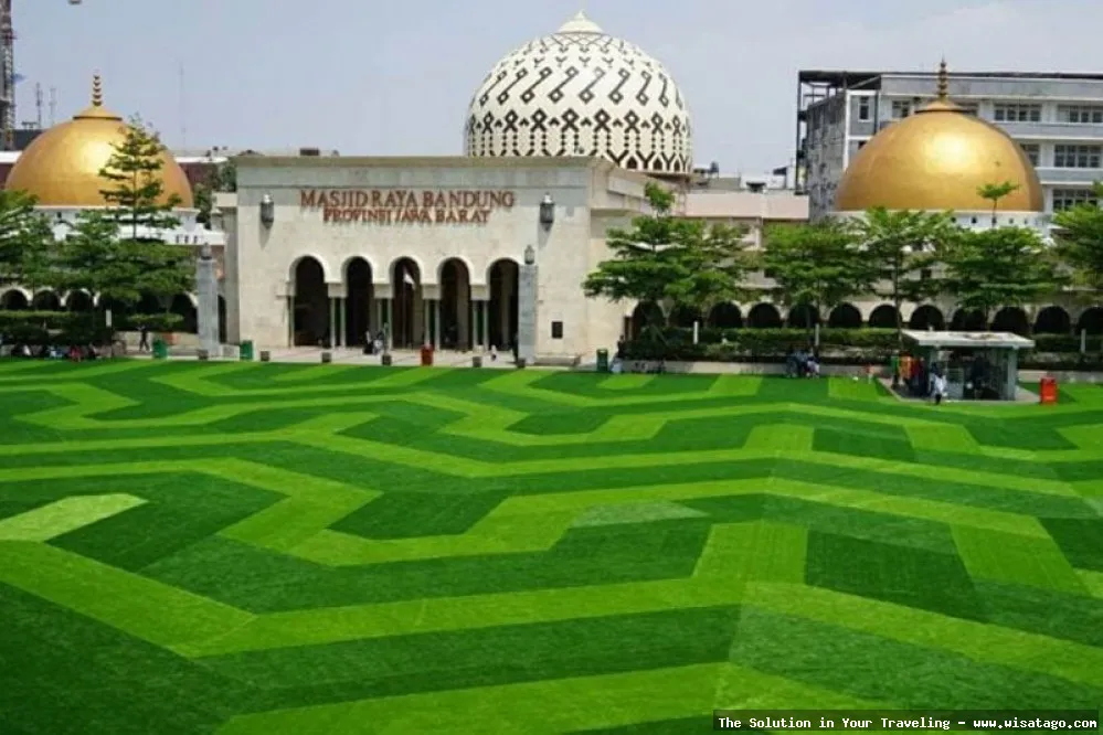 wisata Masjid Raya Bandung indah memukau