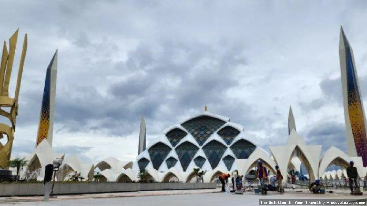 Wisata Masjid Raya Bandung yang indah