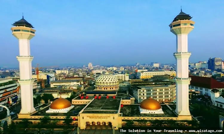Wisata Masjid Raya Bandung yang indah
