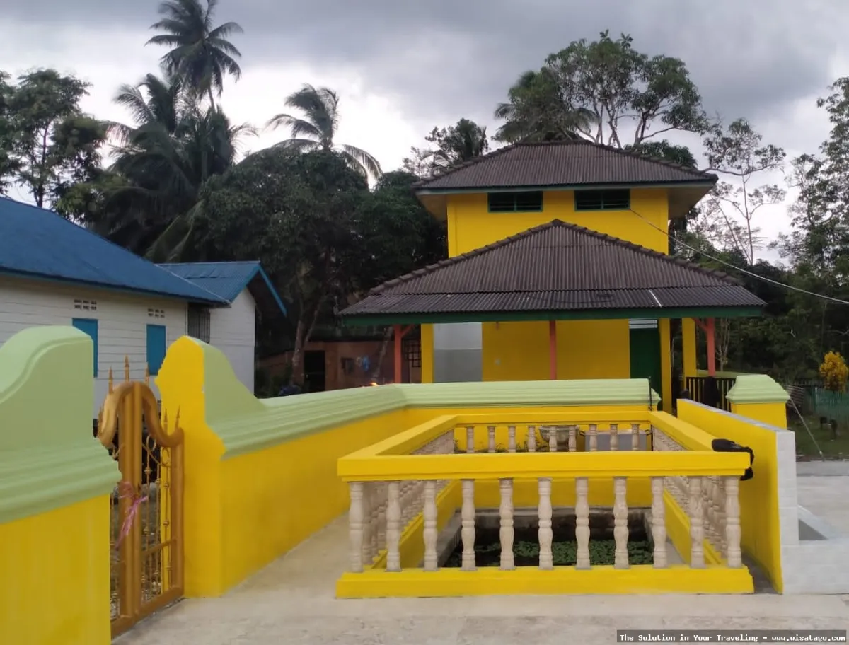 Wisata Masjid Sultan Lingga nan megah