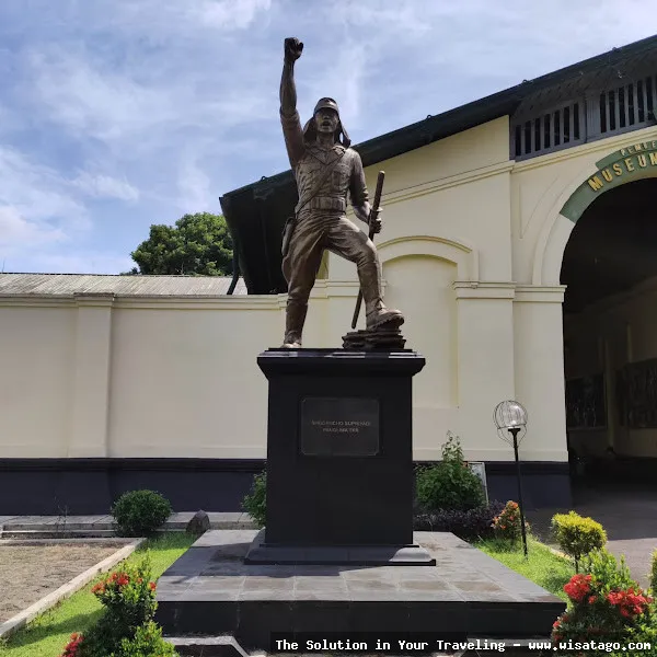 Wisata Monumen Peta: bangunan bersejarah megah