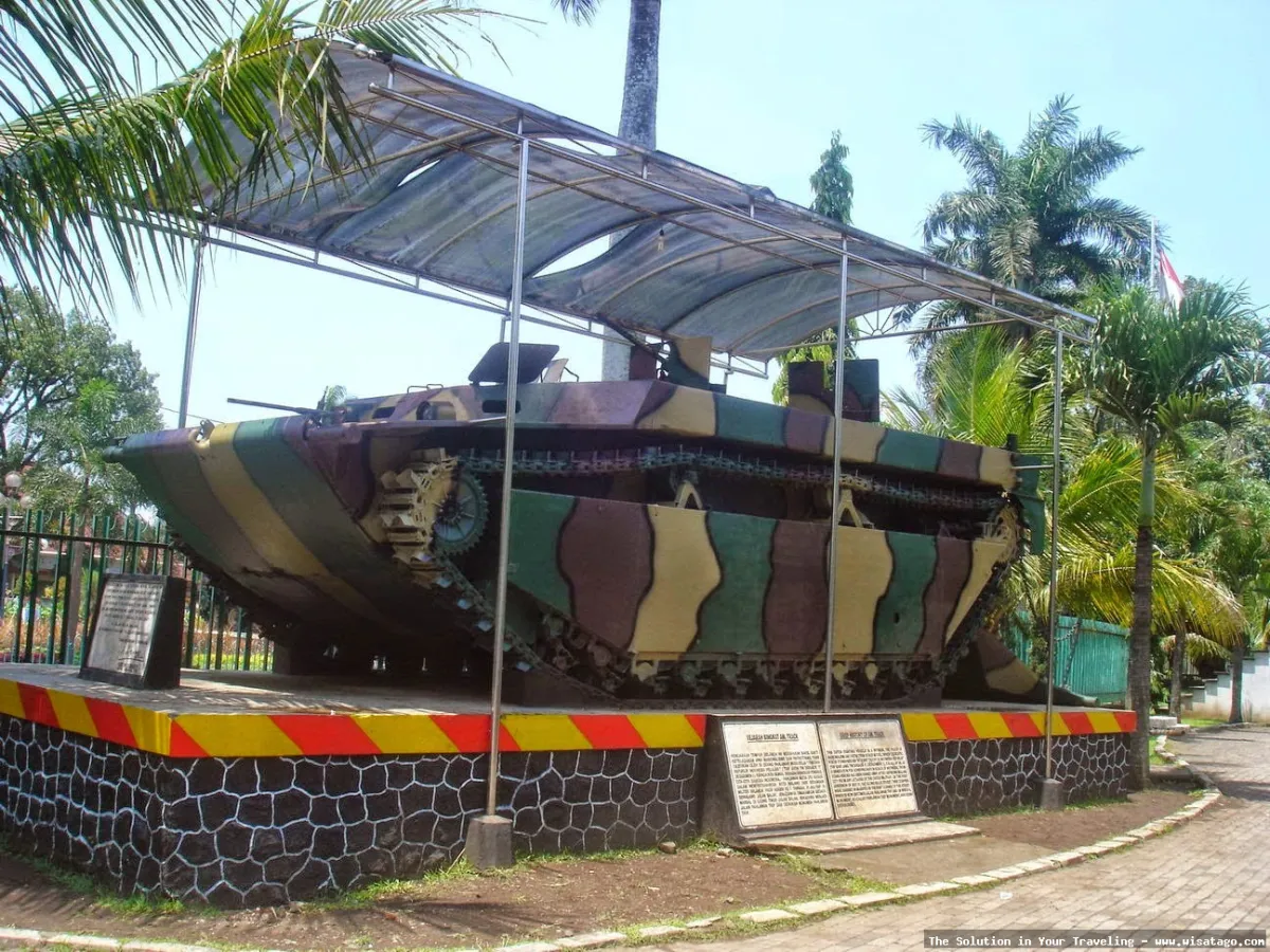 Wisata Museum Brawijaya, koleksi alutsista TNI