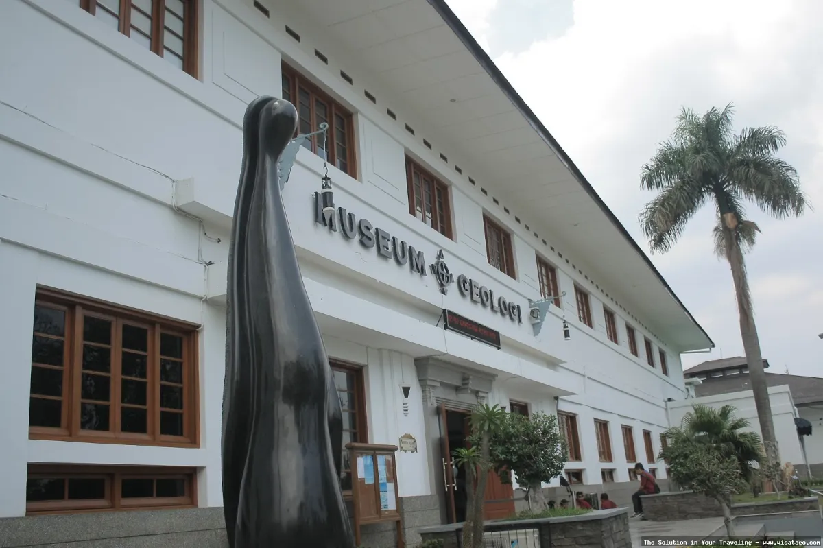 Wisata Museum Geologi Bandung menarik.