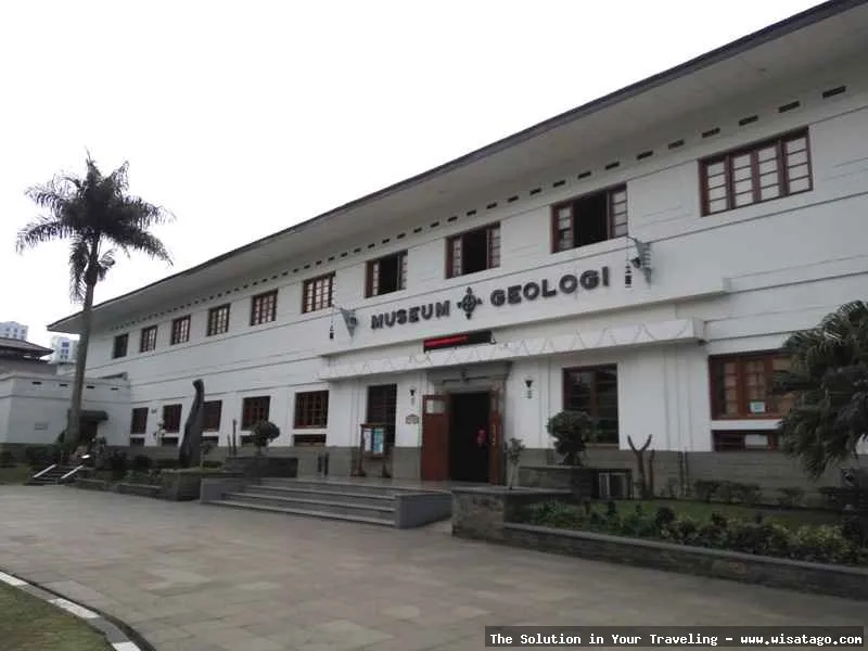 Wisata Museum Geologi Bandung menarik.