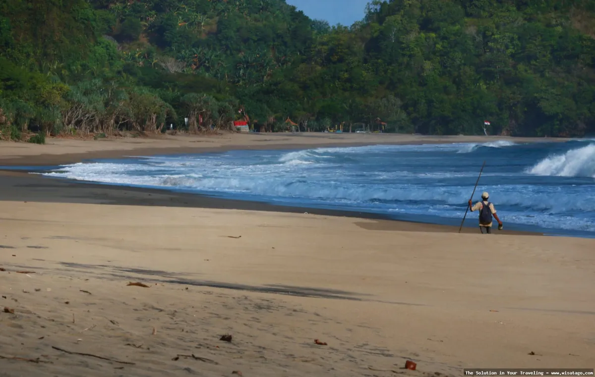 Wisata Pantai Bajul Mati yang indah