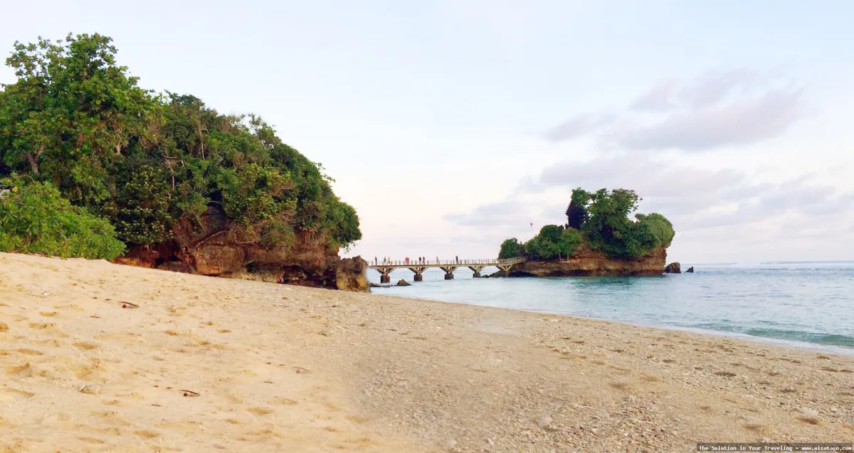 Wisata Pantai Balekambang yang mempesona
