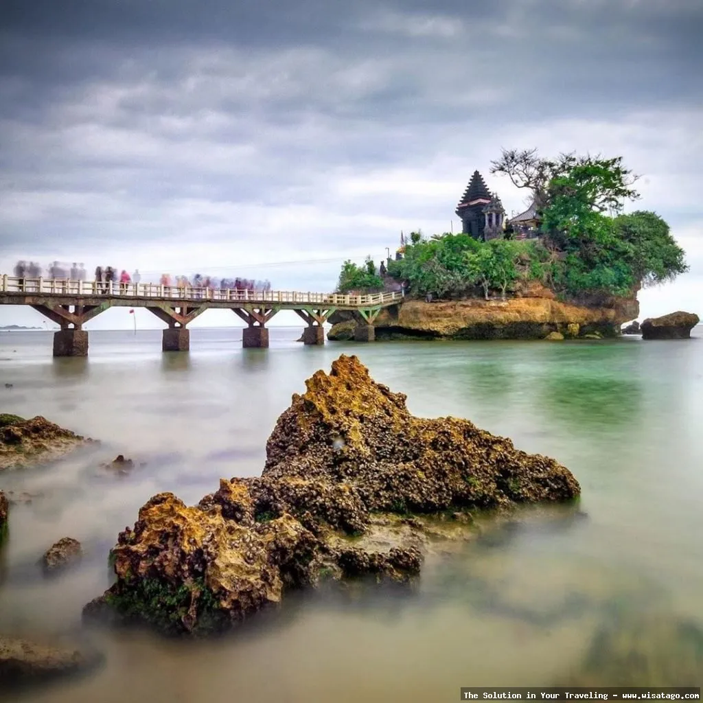 wisata Pantai Balekambang yang mempesona