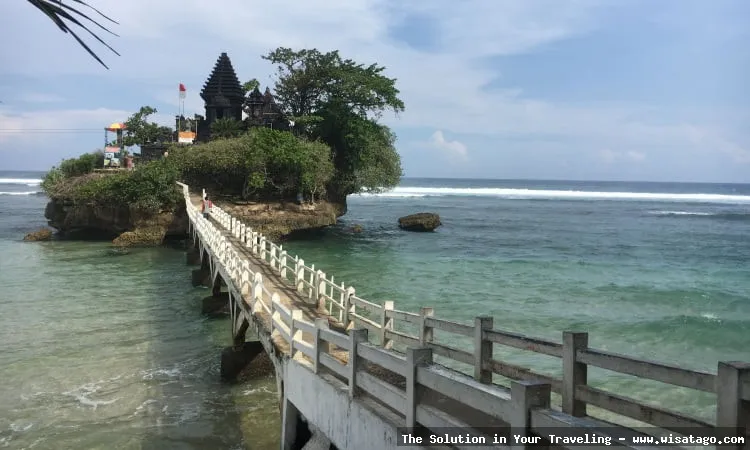 Wisata Pantai Balekambang yang mempesona