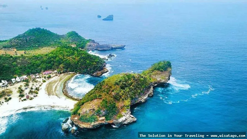 Wisata Pantai Batu Bengkung yang memukau