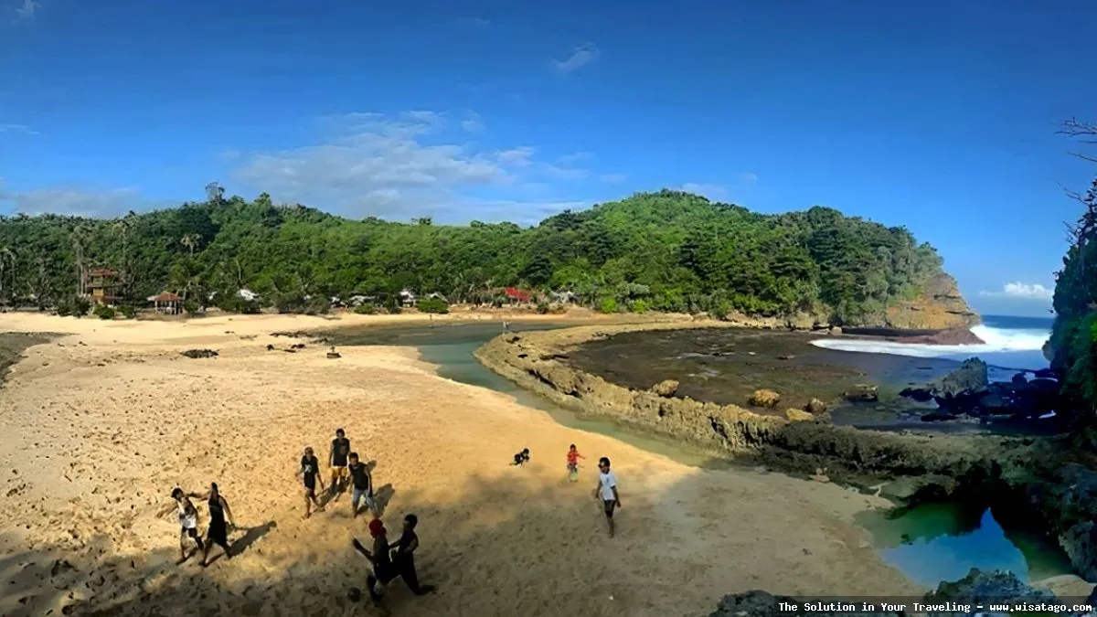 Wisata Pantai Batu Bengkung yang memukau