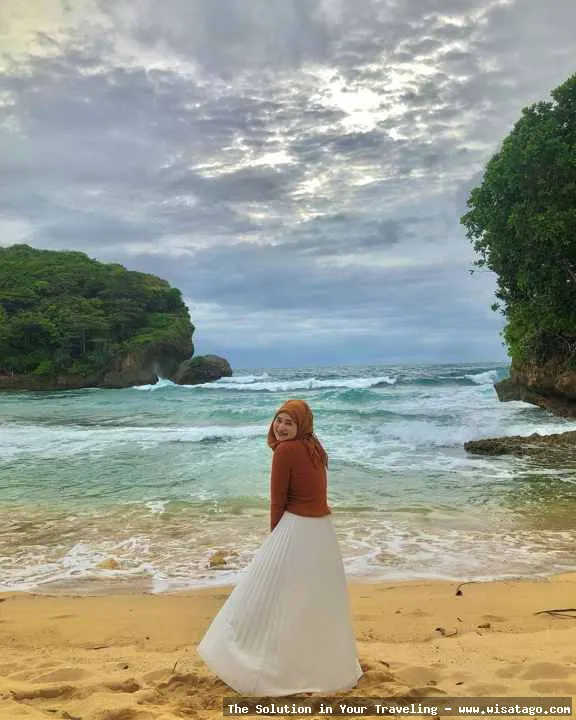 Wisata Pantai Batu Bengkung yang indah