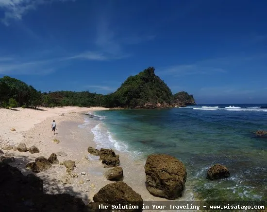 wisata Pantai Batu Bengkung memesona