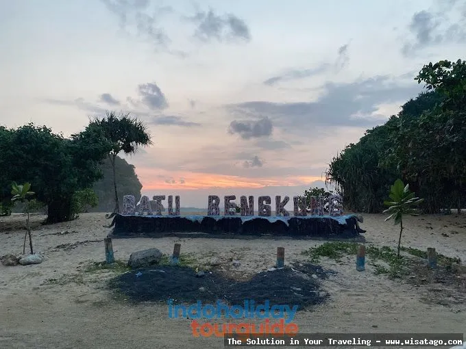 wisata Pantai Batu Bengkung memukau