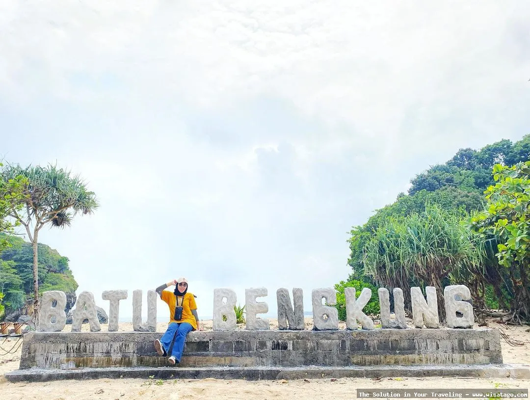wisata Pantai Batu Bengkung memesona