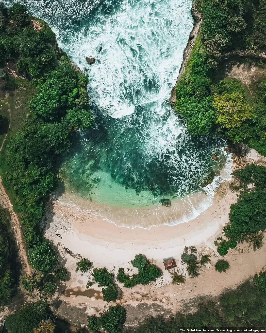 wisata Pantai Batu Bengkung indah memukau