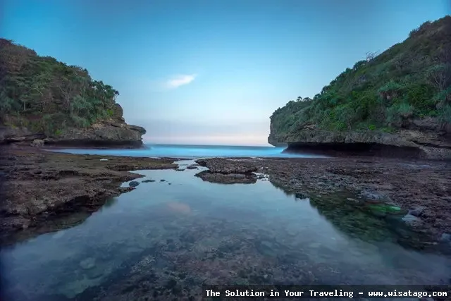 Wisata Pantai Batu Bengkung yang memukau
