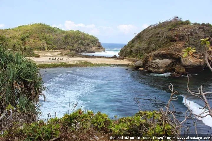 wisata Pantai Batu Bengkung indah memukau