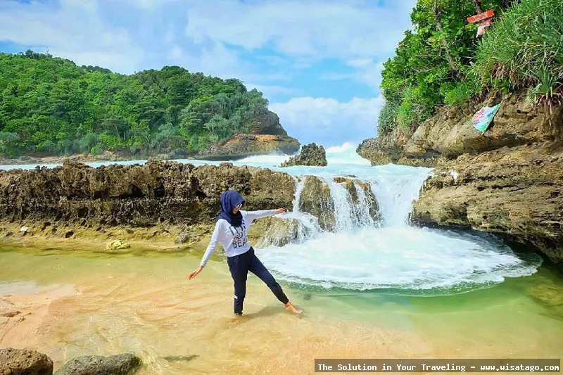 wisata Pantai Batu Bengkung yang indah