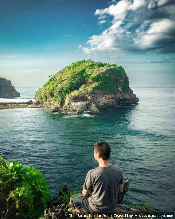 wisata Pantai Batu Bengkung yang indah