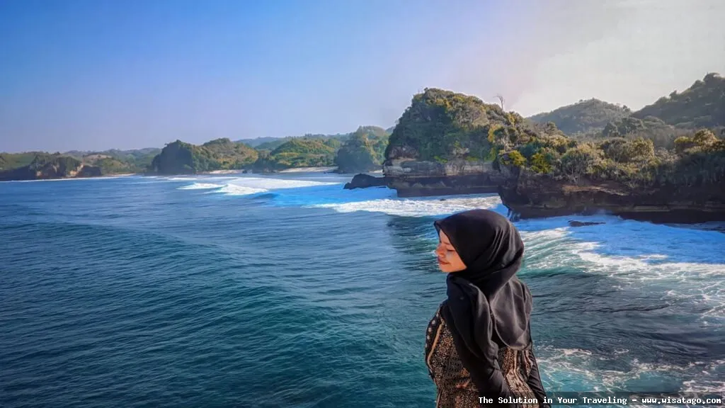 Wisata Pantai Batu Bengkung yang memukau