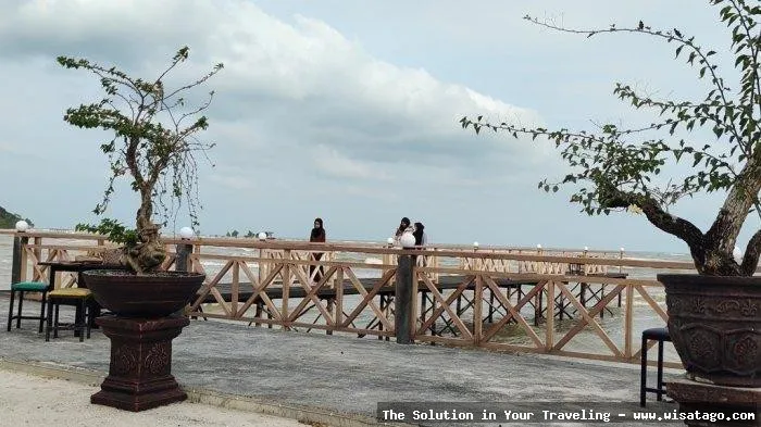 wisata Pantai Batu Berdaun nan eksotis
