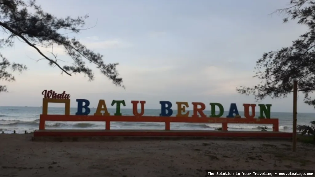 wisata Pantai Batu Berdaun indah memukau