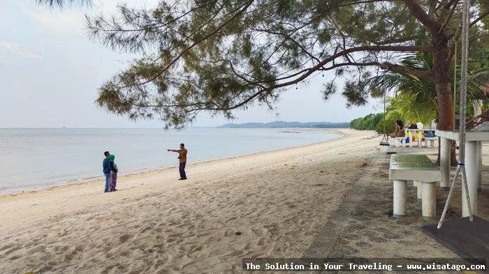 Wisata Pantai Batu Berdaun yang indah