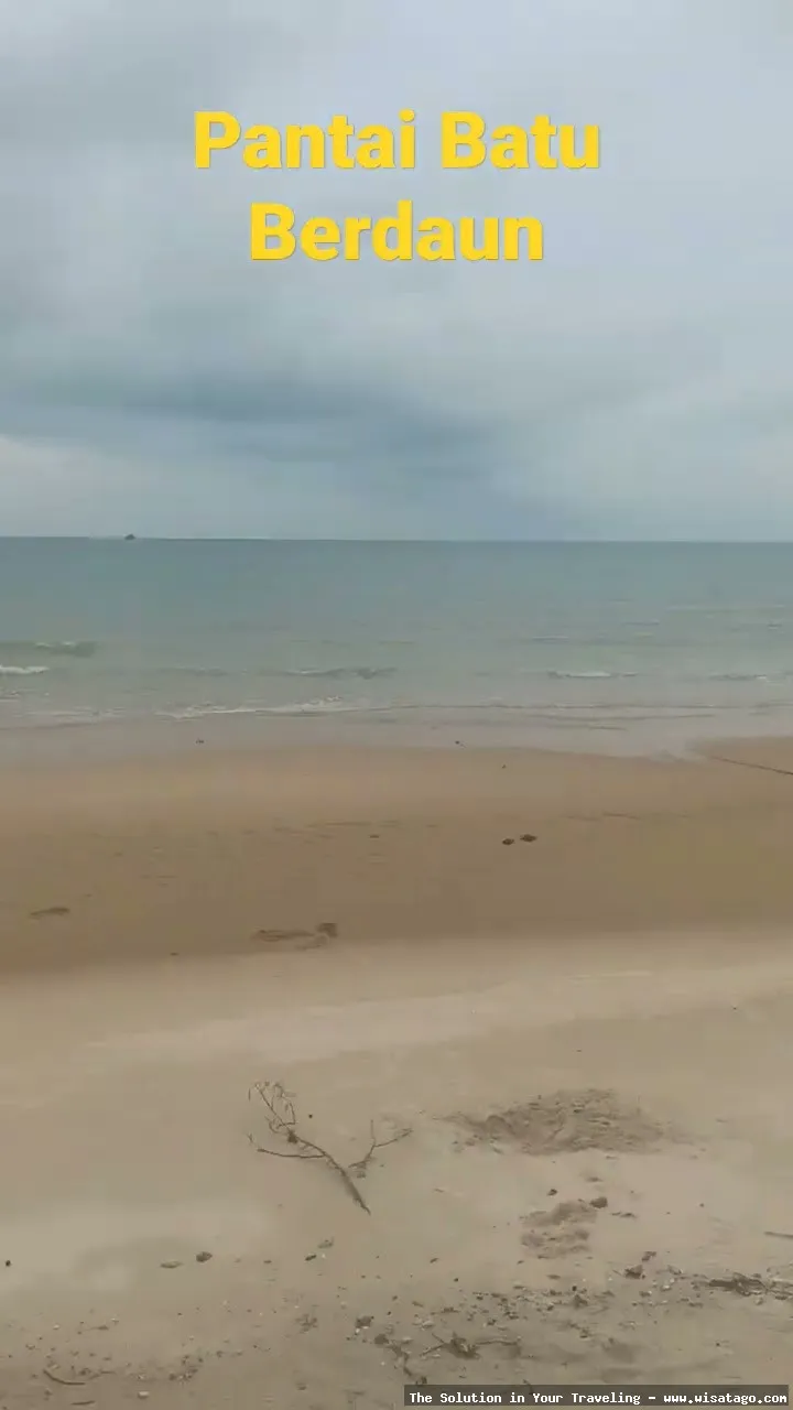 wisata Pantai Batu Berdaun nan indah