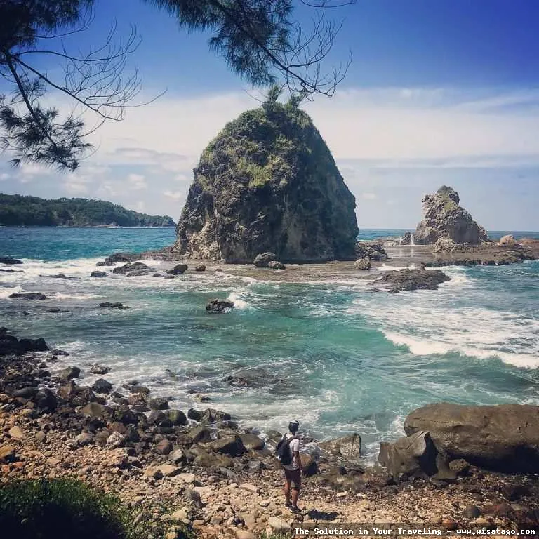 wisata Pantai Batu Berlubang indah memukau