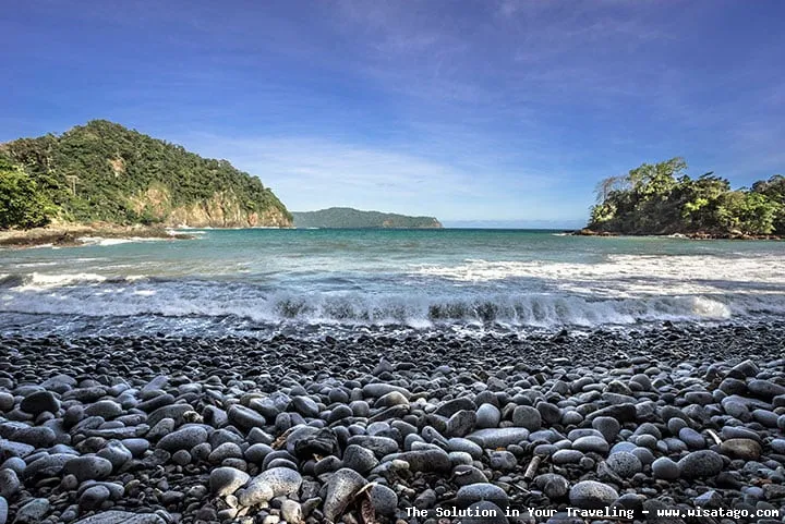 Wisata Pantai Batu Berlubang nan eksotis