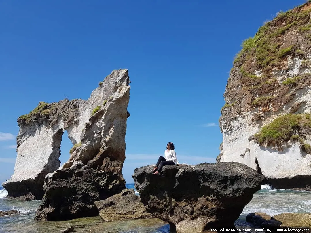wisata Pantai Batu Berlubang nan eksotis