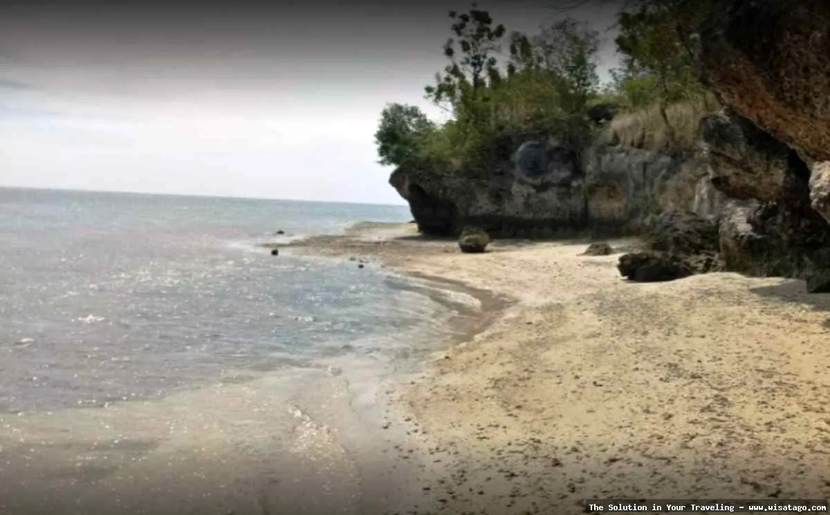 Wisata Pantai Batu Bongkok yang memukau