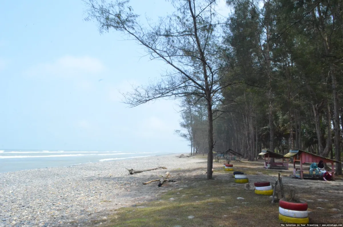 Wisata Pantai Batu Bongkok yang memukau