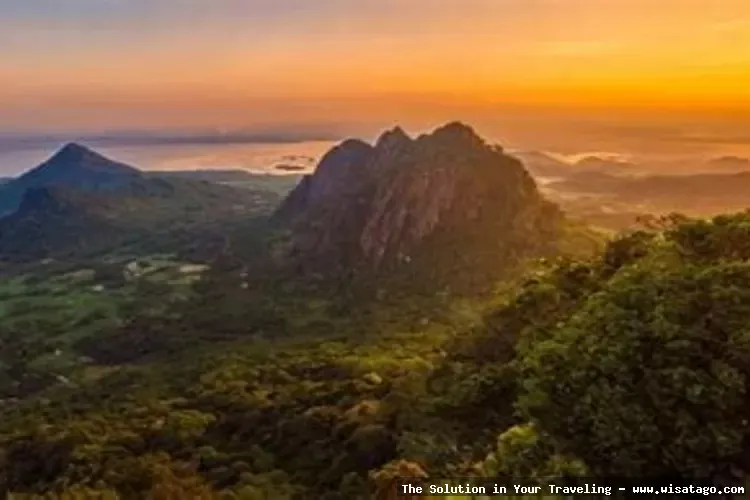 wisata Pantai Batu Bongkok yang indah