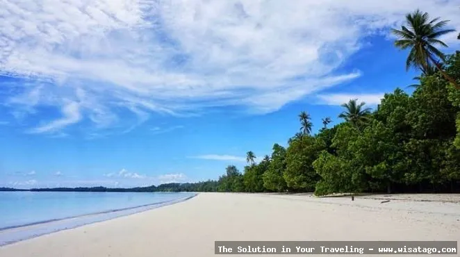Wisata Pantai Bersejarah Desa Naibos indah