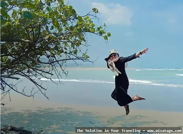 wisata Pantai Cipatujah yang menawan
