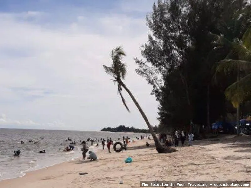 Wisata Pantai Desa Latiung yang indah