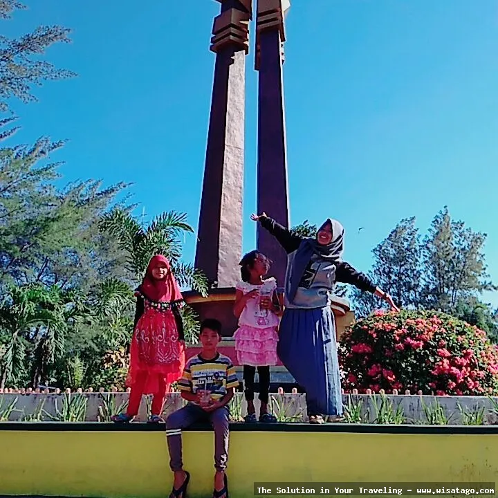 wisata Pantai Desa Latiung yang indah