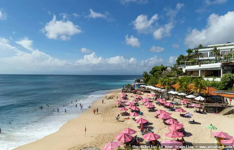 Wisata Pantai Dreamland yang menawan.