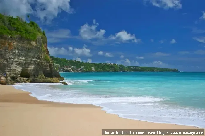 Wisata Pantai Dreamland, pasir putih indah